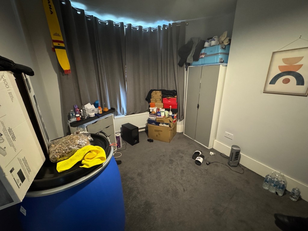 Lot: 7 - FREEHOLD RESIDENTIAL INVESTMENT - Room 1